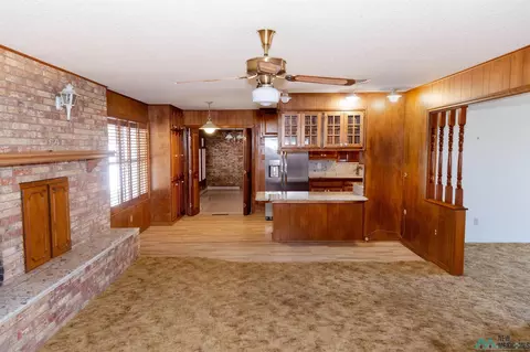 Living - 2016 Wilshire, Clovis, NM 88101 photo 8 of 18