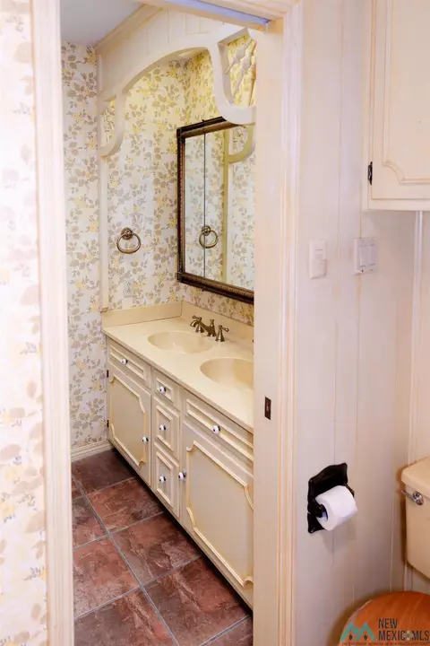Bath - 2016 Wilshire, Clovis, NM 88101 photo 9 of 11