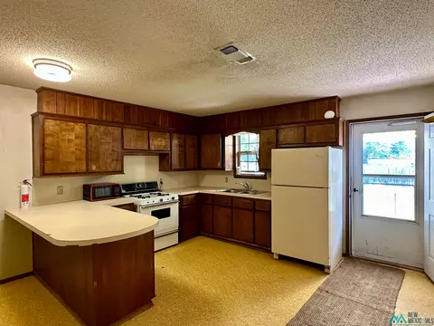 Kitchen - 509 N Oak St, Clovis, NM 88101 photo 3 of 3