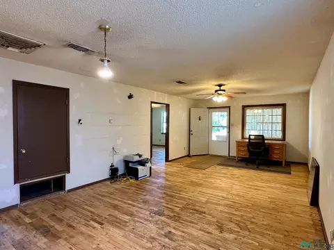 Living - 509 N Oak St, Clovis, NM 88101 photo 2 of 2