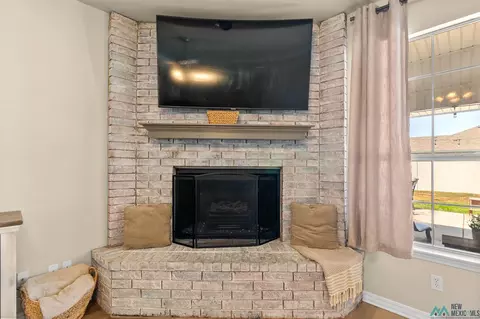 Living - 2204 Enloe Dr, Clovis, NM 88101 photo 5 of 5
