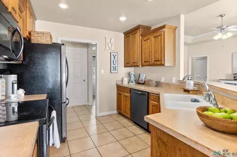 Kitchen - 2204 Enloe Dr, Clovis, NM 88101 photo 2 of 2