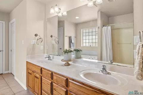 Bath - 2204 Enloe Dr, Clovis, NM 88101 photo 2 of 6