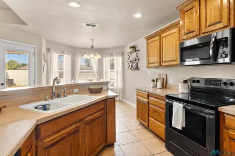 Kitchen - 2204 Enloe Dr, Clovis, NM 88101 photo 1 of 2