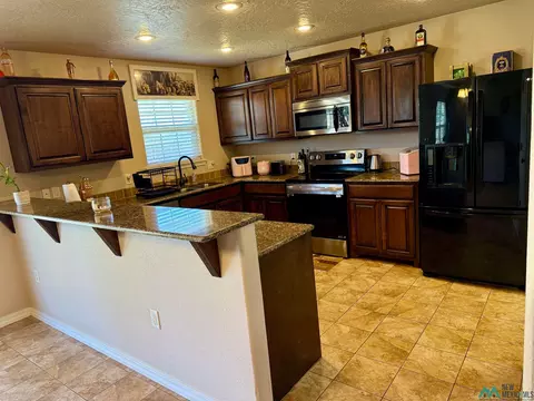 Kitchen - 2408 Cobblestone Cir, Clovis, NM 88101 photo 5 of 9