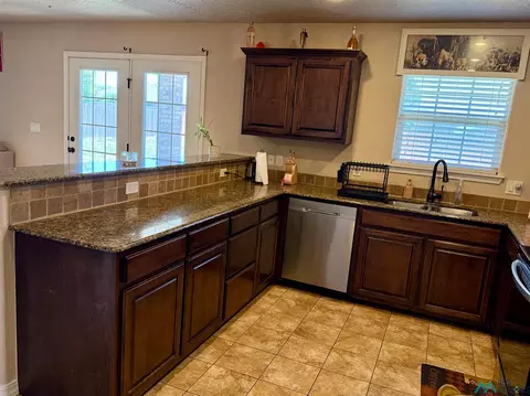 Kitchen - 2408 Cobblestone Cir, Clovis, NM 88101 photo 8 of 9
