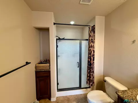 Bath - 2408 Cobblestone Cir, Clovis, NM 88101 photo 4 of 6