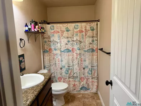 Bath - 2408 Cobblestone Cir, Clovis, NM 88101 photo 2 of 6