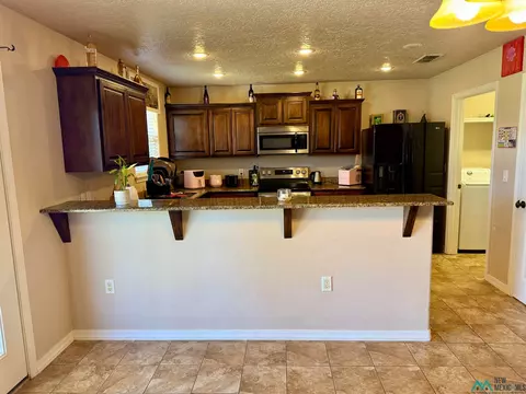 Kitchen - 2408 Cobblestone Cir, Clovis, NM 88101 photo 3 of 9
