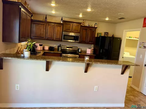 Kitchen - 2408 Cobblestone Cir, Clovis, NM 88101 photo 4 of 9