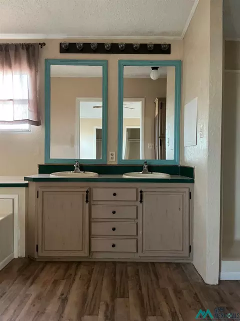 Bath - 1020 S Fork Dr, Clovis, NM 88101 photo 2 of 5