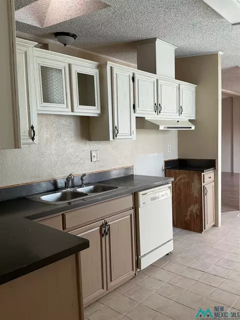 Kitchen - 1020 S Fork Dr, Clovis, NM 88101 photo 4 of 9