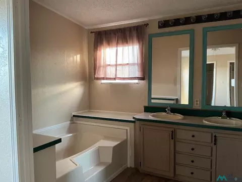 Bath - 1020 S Fork Dr, Clovis, NM 88101 photo 1 of 5