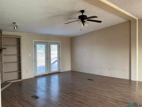 Living - 1020 S Fork Dr, Clovis, NM 88101 photo 4 of 7