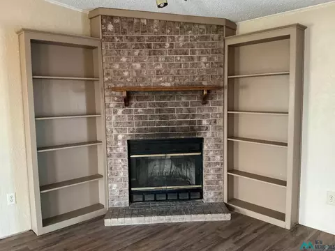 Living - 1020 S Fork Dr, Clovis, NM 88101 photo 5 of 7