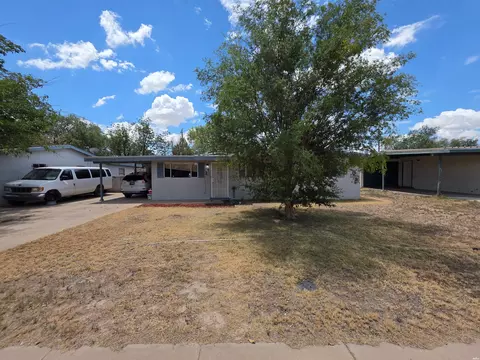 604 Greenbrier St, Roswell, NM 88203