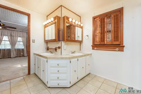 Bath - 15 Jill St, Clovis, NM 88101 photo 3 of 5