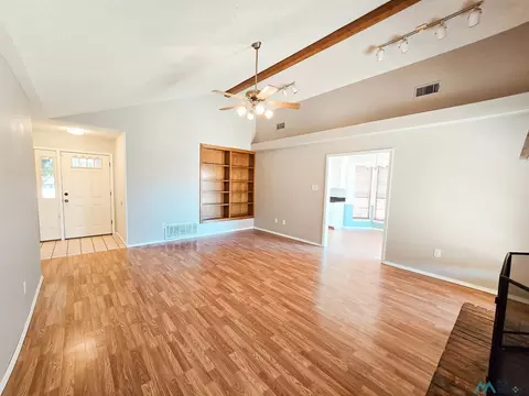 Living - 116 Don January Ct, Clovis, NM 88101 photo 2 of 4