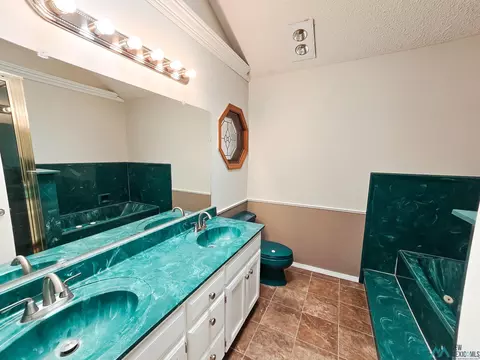 Bath - 116 Don January Ct, Clovis, NM 88101 photo 2 of 3