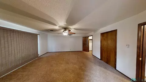 Living - 2021 Enloe Dr, Clovis, NM 88101 photo 4 of 4