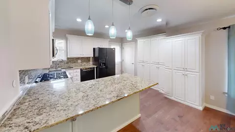 Kitchen - 2021 Enloe Dr, Clovis, NM 88101 photo 1 of 2