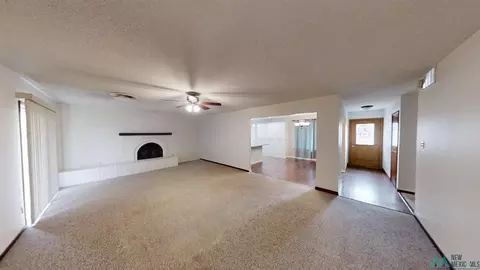 Living - 2021 Enloe Dr, Clovis, NM 88101 photo 2 of 4