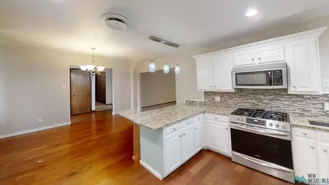 Kitchen - 2021 Enloe Dr, Clovis, NM 88101 photo 2 of 2