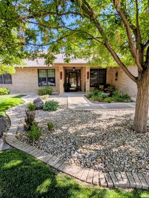 4 Red Sky Ln, Roswell, NM 88201