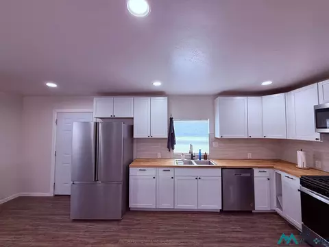 Kitchen - 709 E 3rd St, Truth Or Consequences, NM 87901 photo 3 of 6