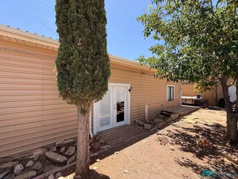 Exterior - 709 E 3rd St, Truth Or Consequences, NM 87901 photo 3 of 9