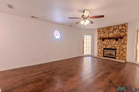 Living - 586 Sr 523, Clovis, NM 88101 photo 5 of 7