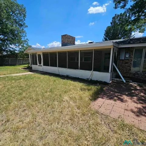 Exterior - 1908 Enloe Dr, Clovis, NM 88101 photo 5 of 6