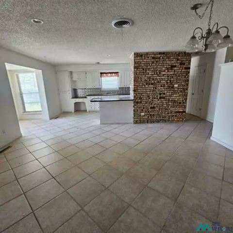 Living - 1908 Enloe Dr, Clovis, NM 88101 photo 5 of 9