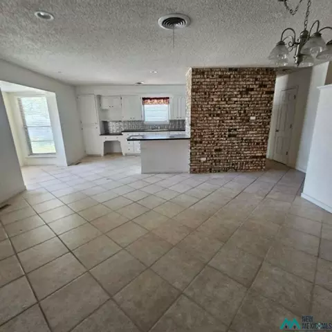 Living - 1908 Enloe Dr, Clovis, NM 88101 photo 2 of 9