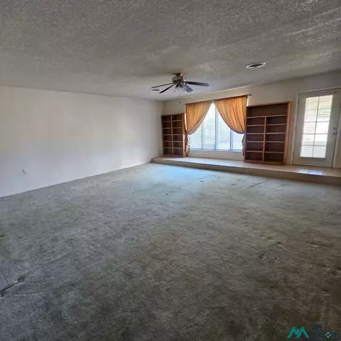 Living - 1908 Enloe Dr, Clovis, NM 88101 photo 3 of 9