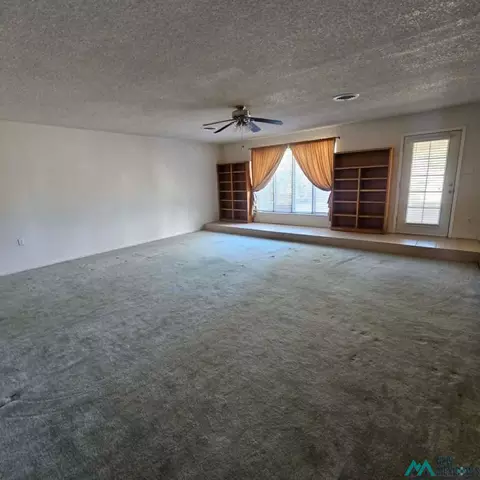 Living - 1908 Enloe Dr, Clovis, NM 88101 photo 4 of 9
