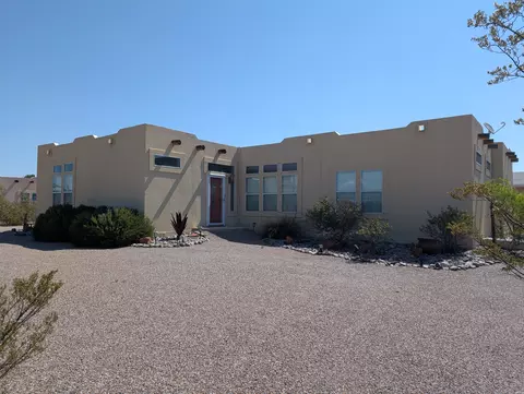 507 Skyline Dr, Elephant Butte, NM 87935