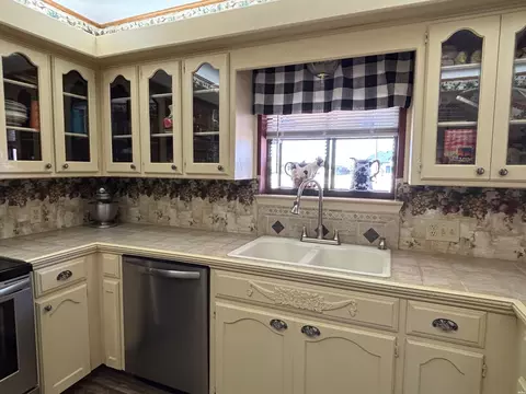 Kitchen - 931 State Road 77, Clovis, NM 88101 photo 2 of 5