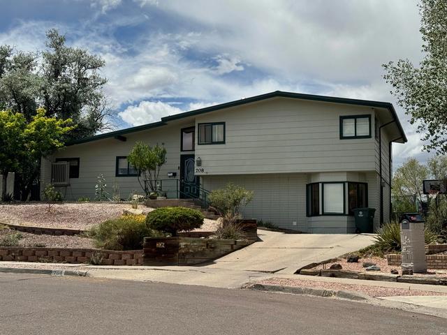 708 Julie Ct, Gallup, NM 87301