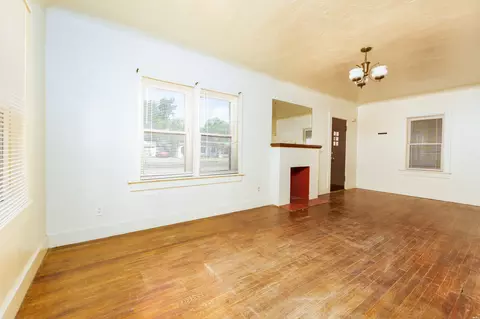 Living - 1019 Pile, Clovis, NM 88101 photo 2 of 5