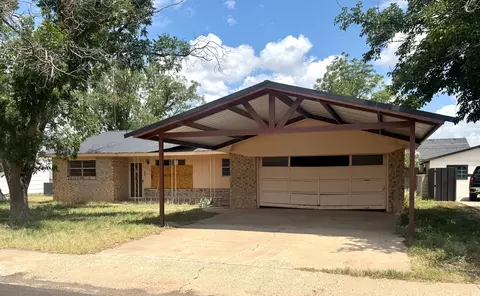 1726 E Albertson Dr, Hobbs, NM 88240