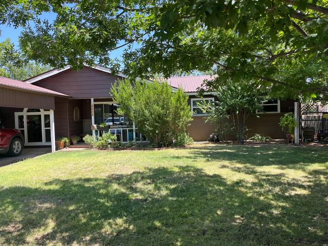 2006 E Brazos Pl E, Hobbs, NM 88240