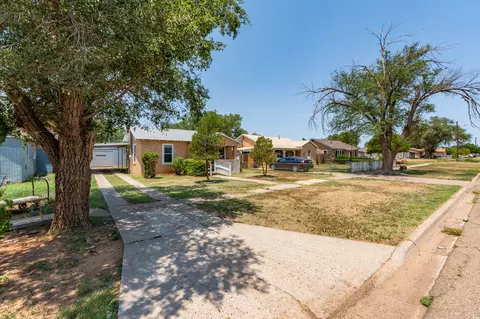 Exterior - 812 N Walnut St, Clovis, NM 88101 photo 2 of 15