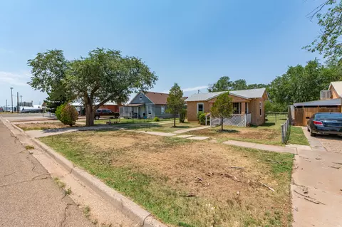 Exterior - 812 N Walnut St, Clovis, NM 88101 photo 1 of 15