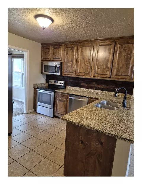 Kitchen - 113 Mesa Ave, Clovis, NM 88101 photo 2 of 5