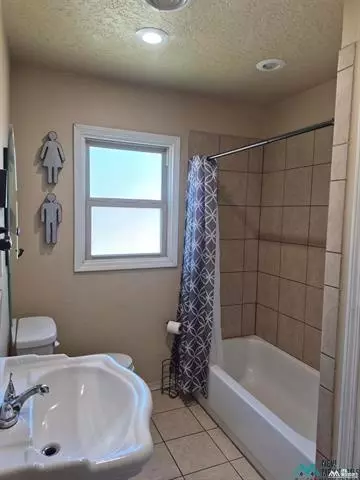 Bath - 113 Mesa Ave, Clovis, NM 88101 photo 1 of 1