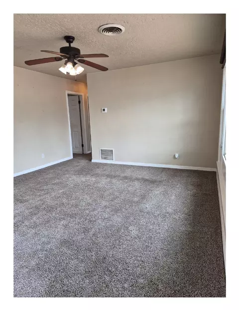 Living - 113 Mesa Ave, Clovis, NM 88101 photo 2 of 4