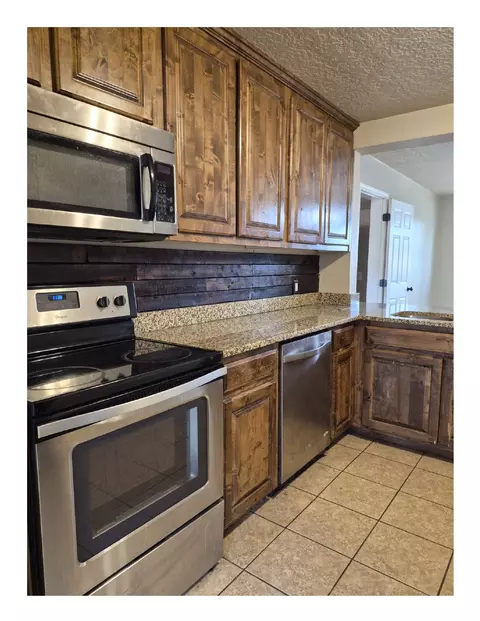 Kitchen - 113 Mesa Ave, Clovis, NM 88101 photo 3 of 5