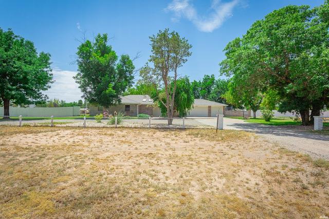 2908 W Country Club Rd, Roswell, NM 88201