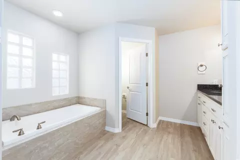 Bath - 520 Providence Cir, Clovis, NM 88101 photo 3 of 6